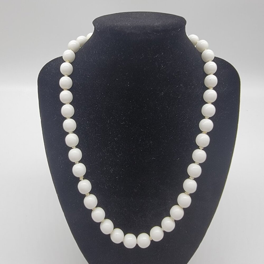 Vintage Strand Faux Pearl Classic Elegant Necklace